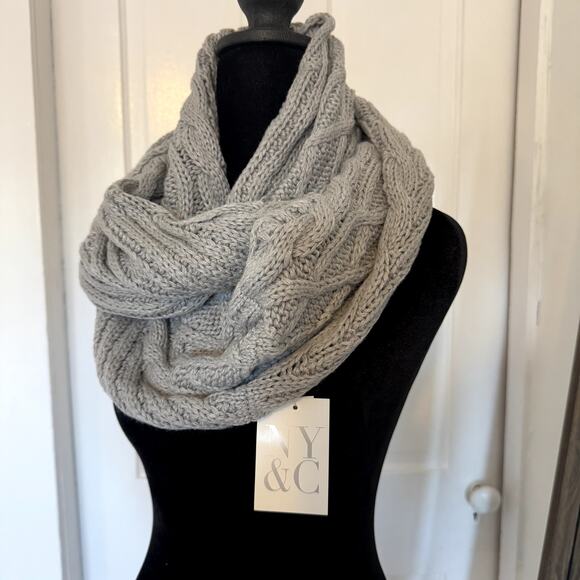 NWT Gray Knit Scarf - Picture 2 of 3